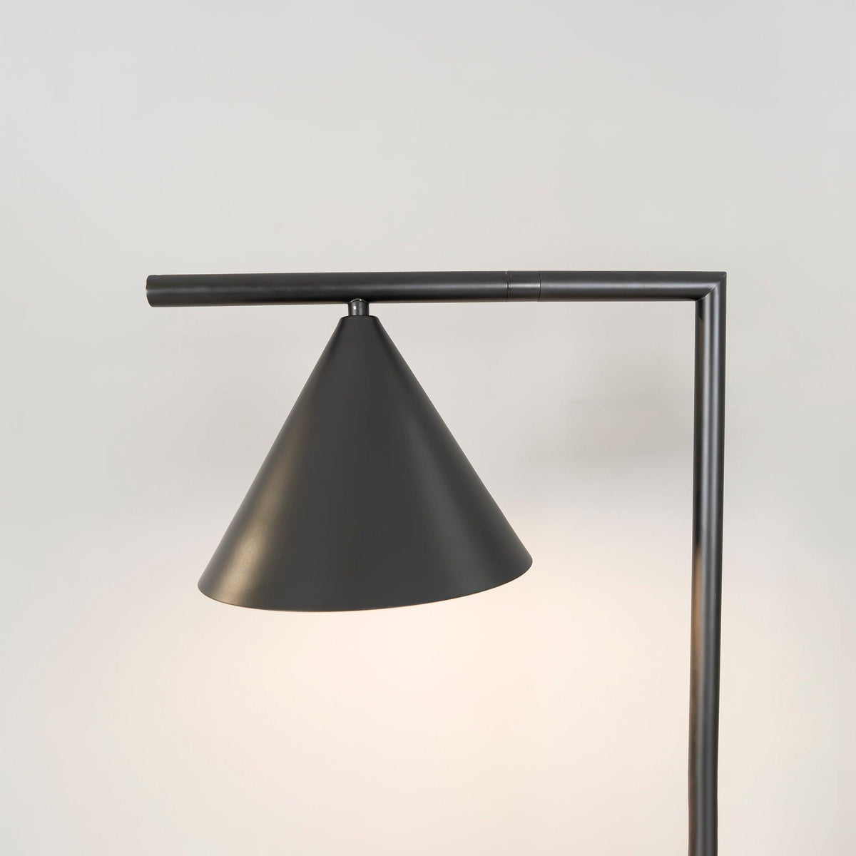 Candeeiro de pé minimalista Nell