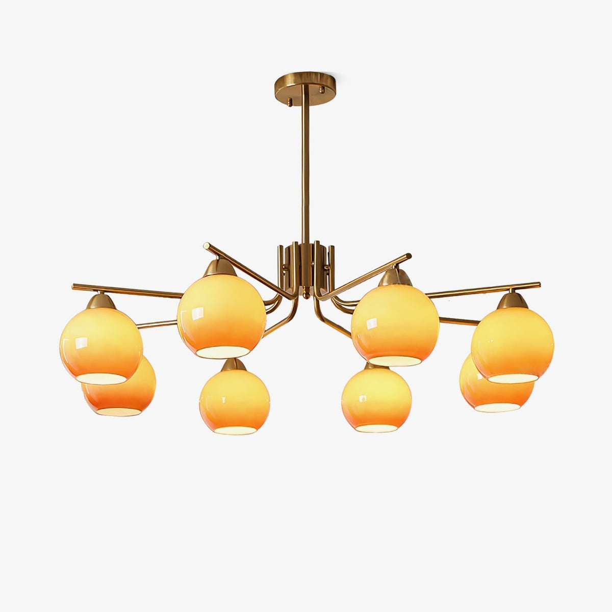Oriorella minimalistisk lysekrone i messing med karamelfarvede globusser