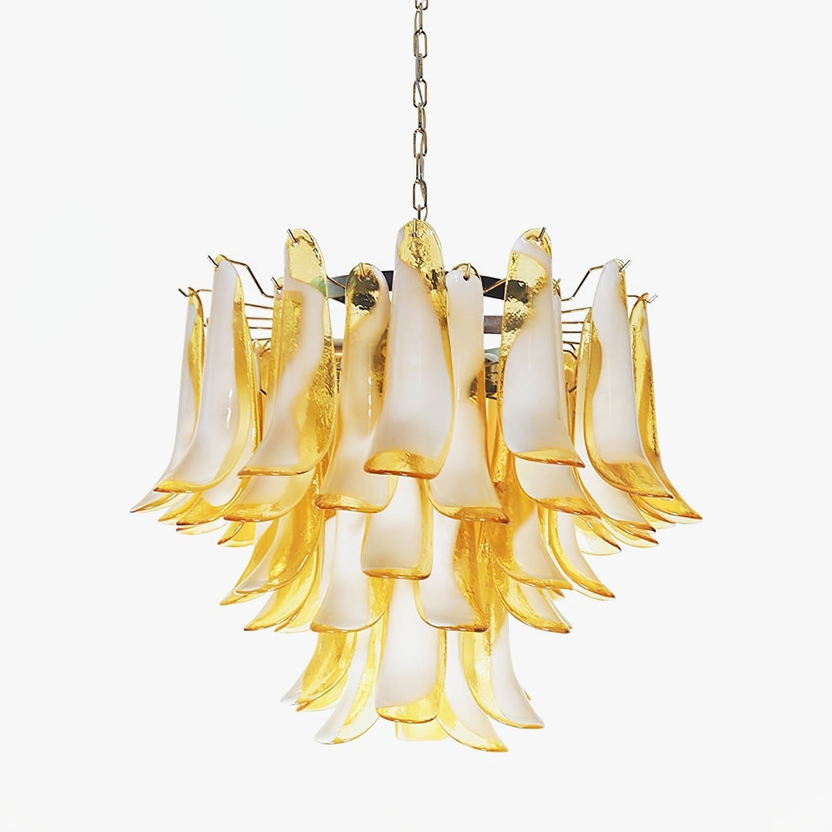 Velelian lysekrone med ravfarvede lagdelte Murano-glasblade