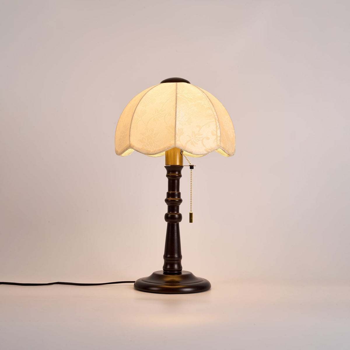 Beckett vintage-bordlampe i træ