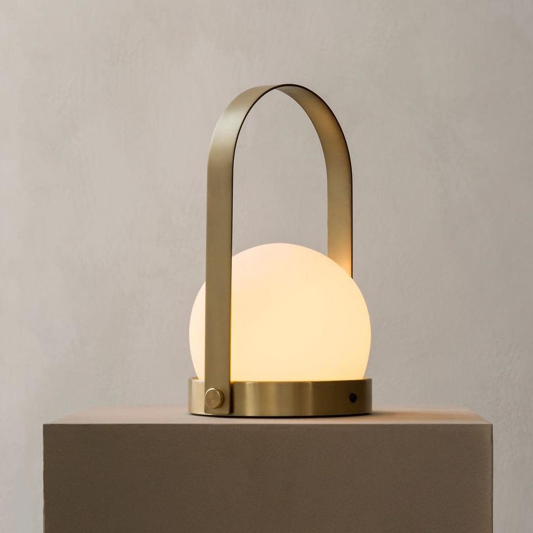 Zenon minimalistinen lasipöytävalaisin