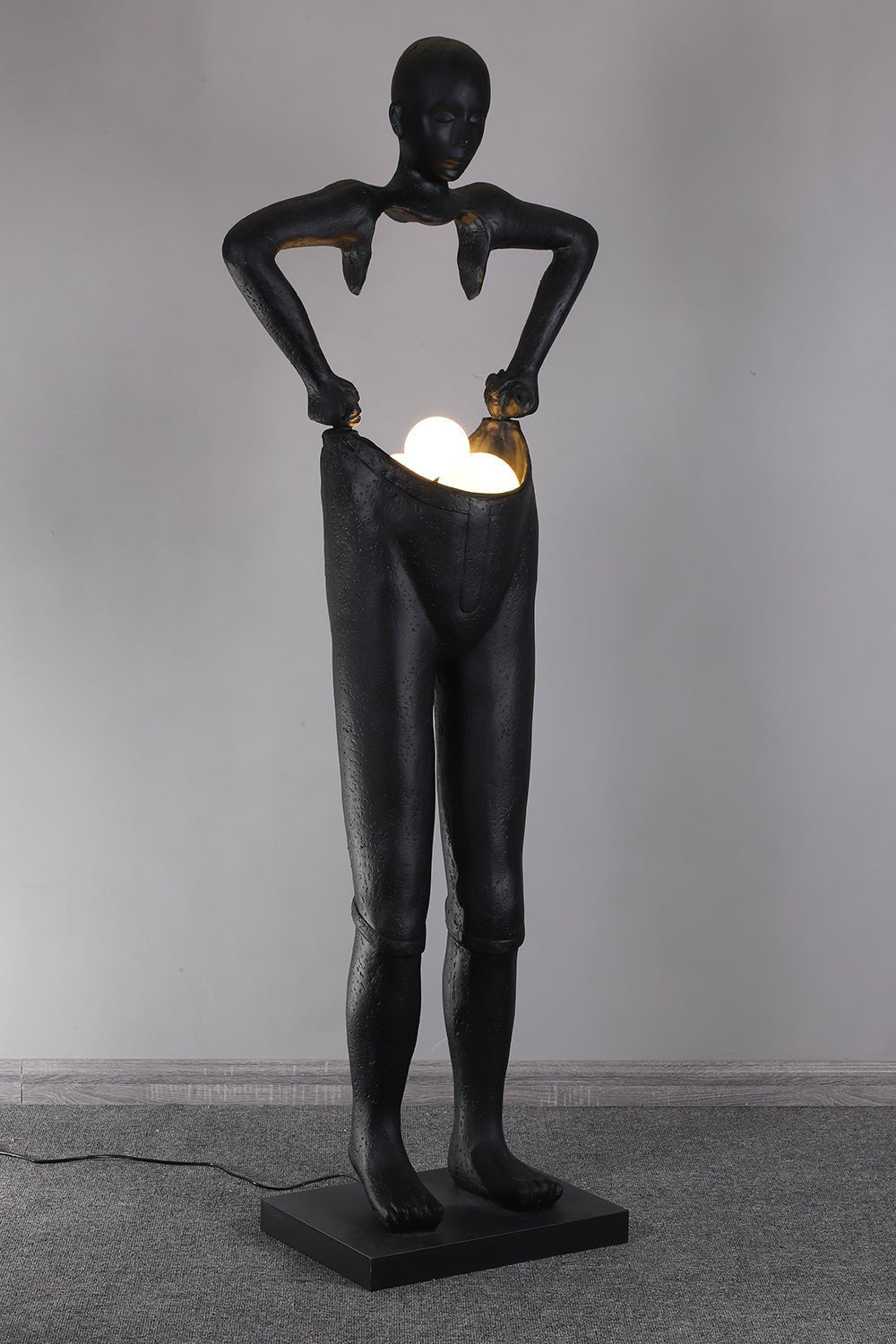 Candeeiro de pé escultural preto Vamiryra