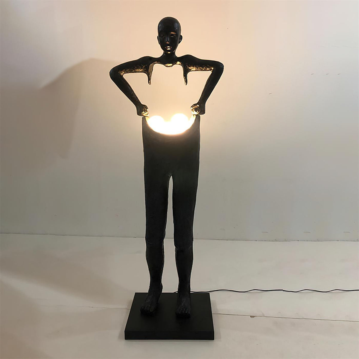 Candeeiro de pé escultural preto Vamiryra