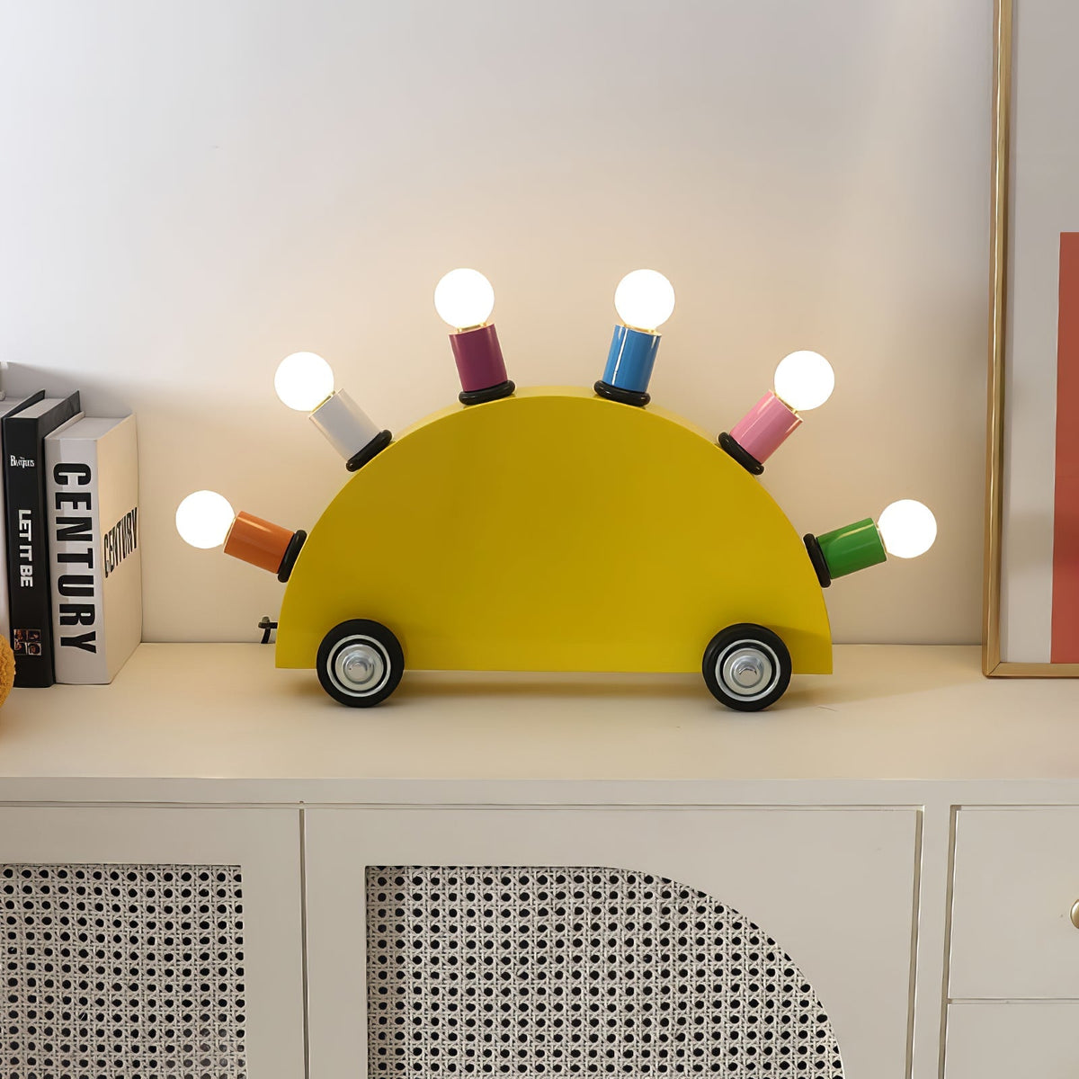 Mirerette bordlampe med farverig bil til børneværelset