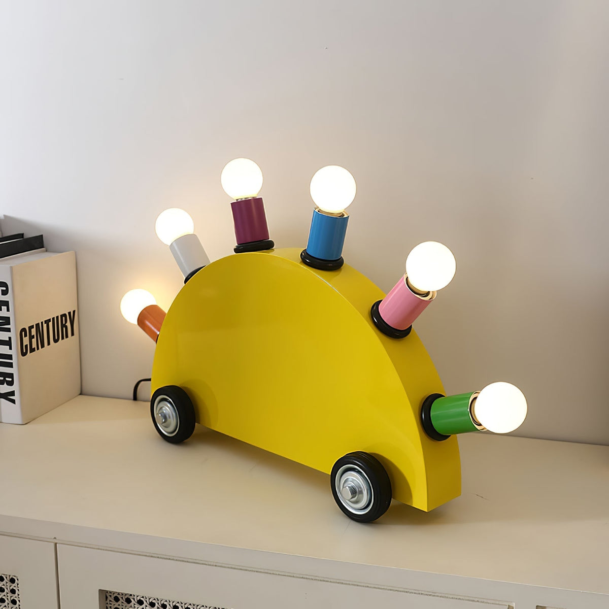 Mirerette bordlampe med farverig bil til børneværelset