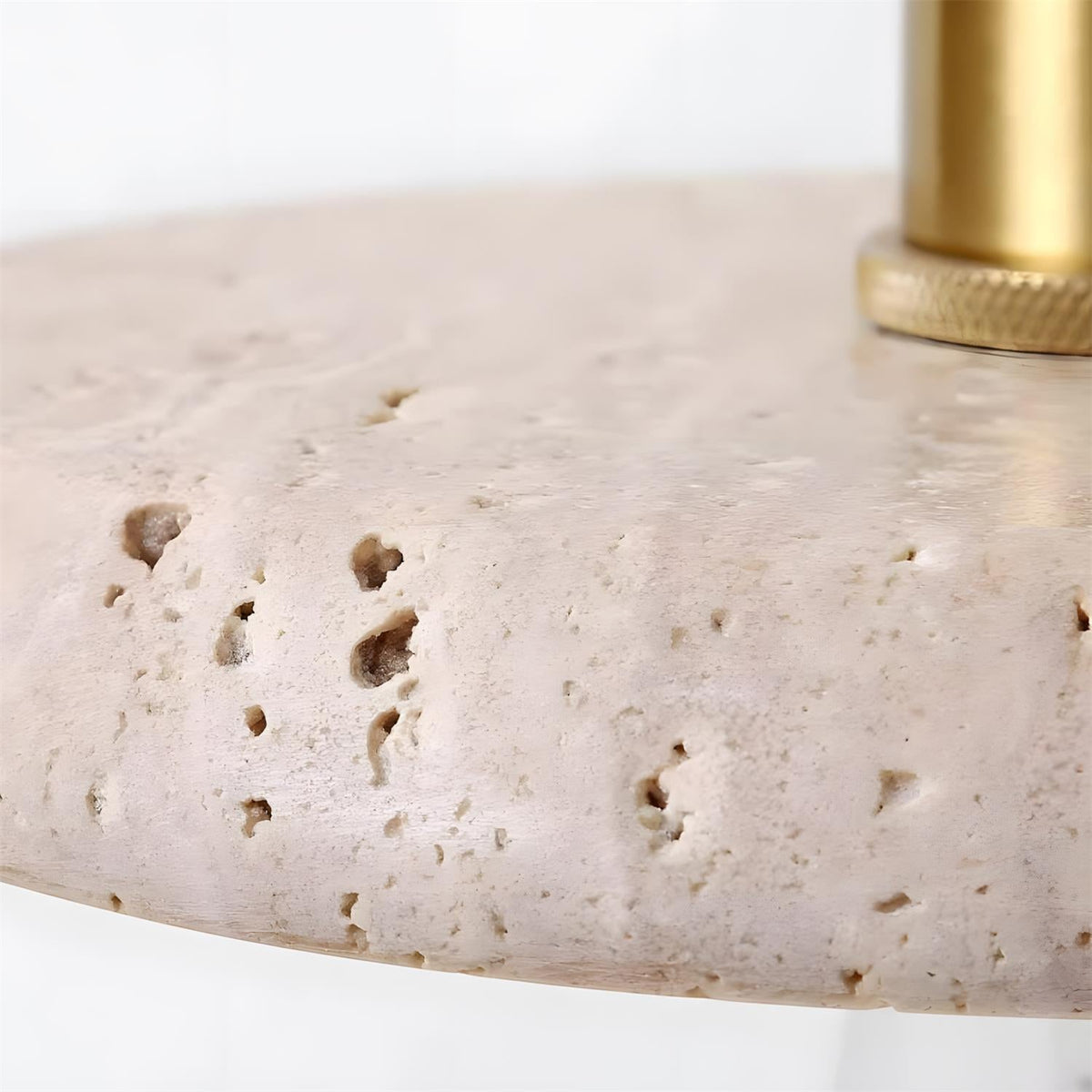 Seruine hengilampi úr travertíni