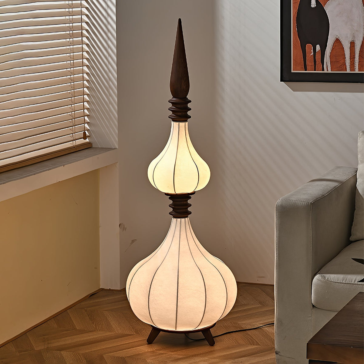 Trappad golvlampa i kalebassform Cetalyra