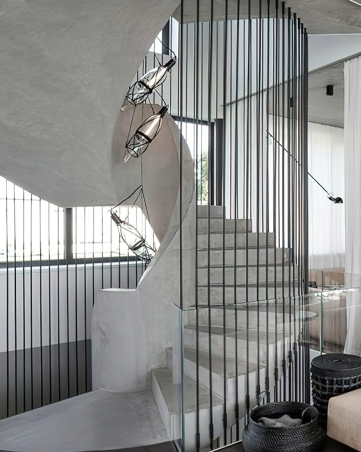 Sior kreativ flaskeformet pendellampe i glas