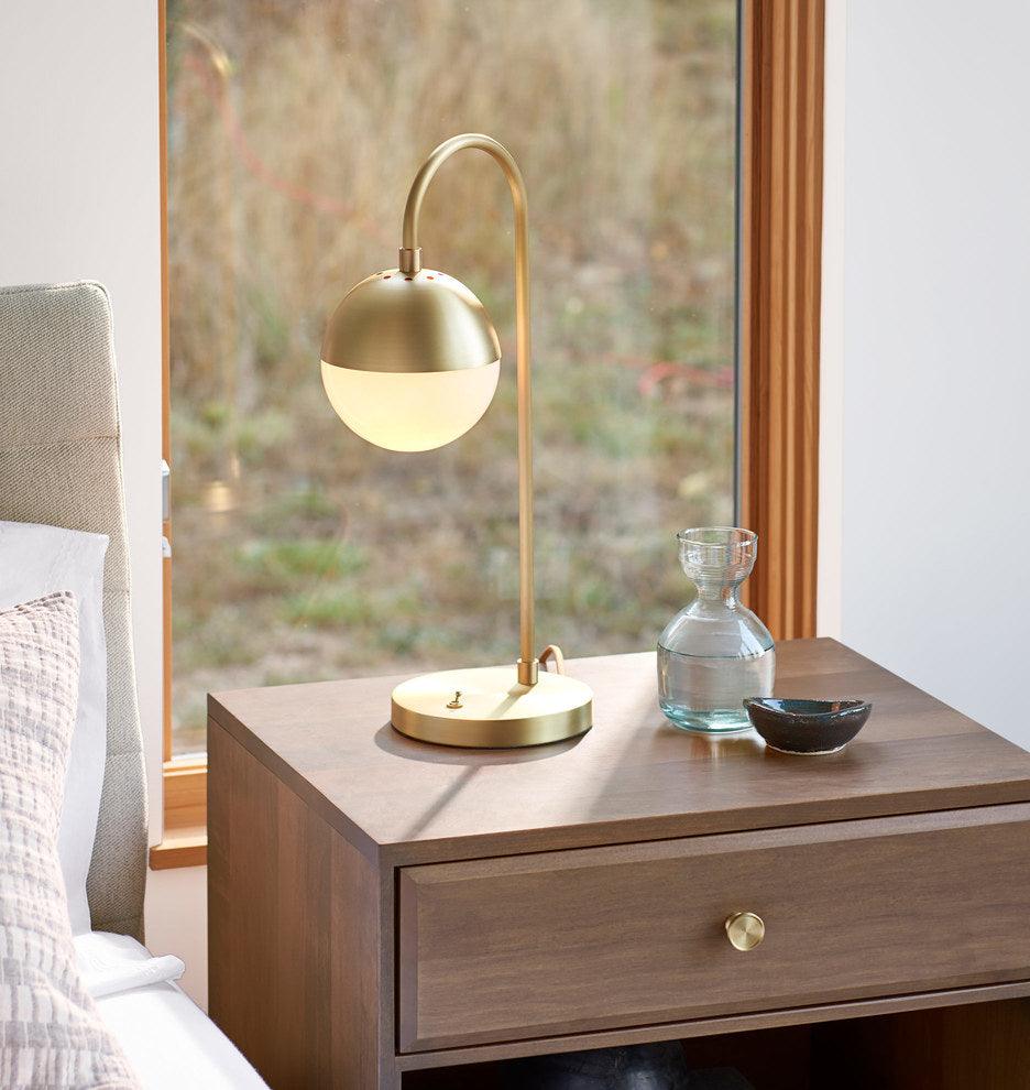 Irenas-kevyen ylellinen pöytävalaisin