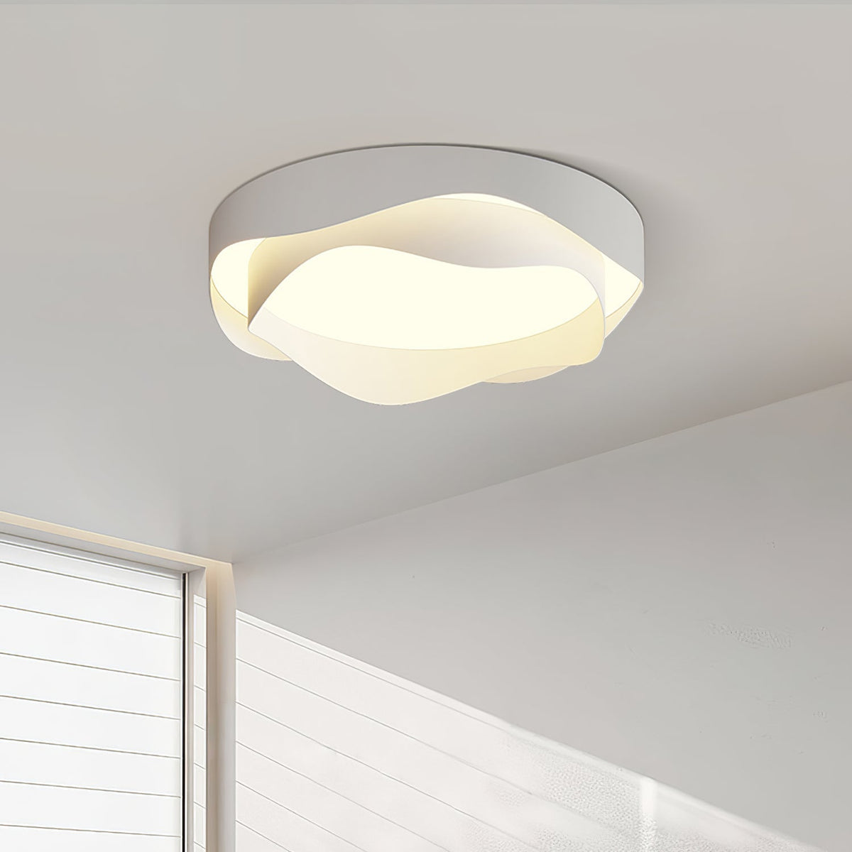 Elaisise hvid loftlampe til stuen