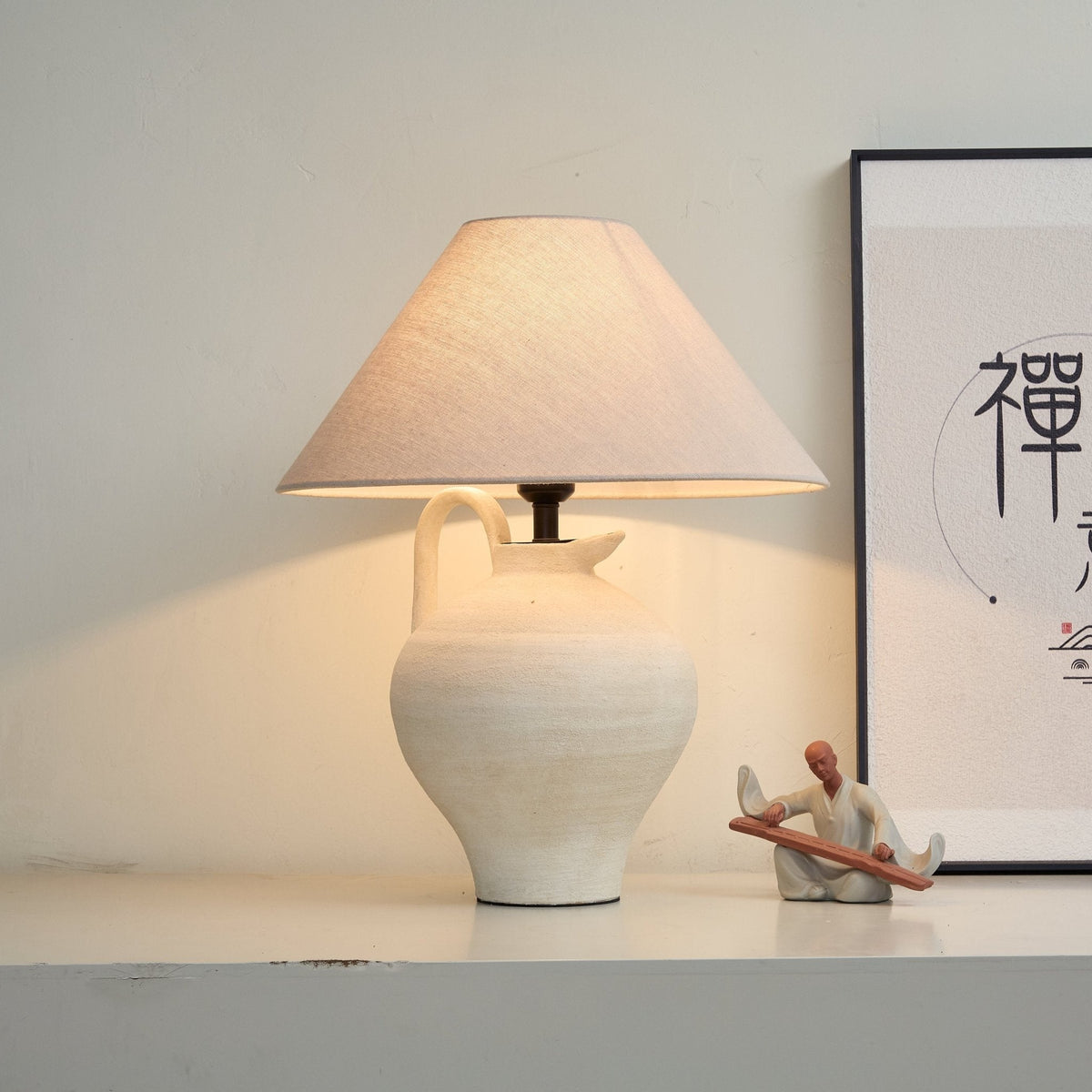 Bordlampe formet som en keramikkande
