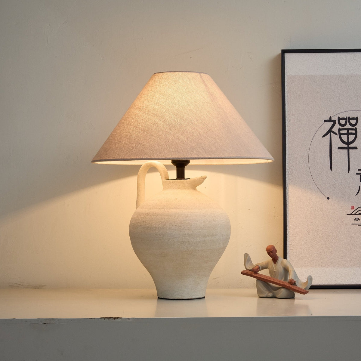 Bordlampe formet som en keramikkande