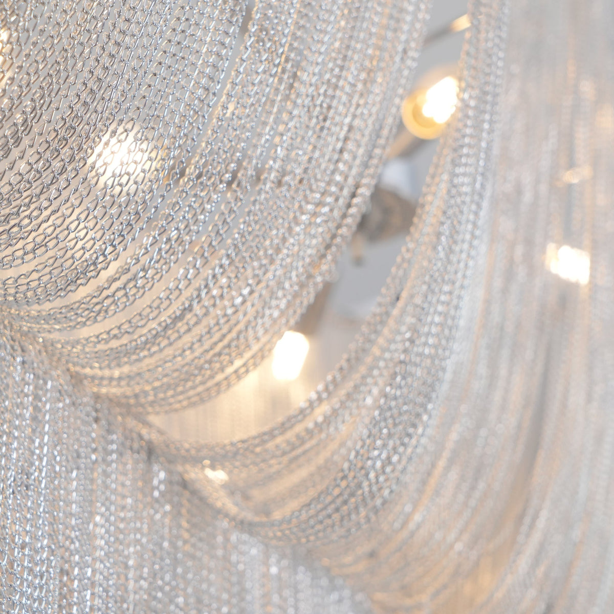 Lustre de correntes em alumínio com brilho níquel moderno Ardelella