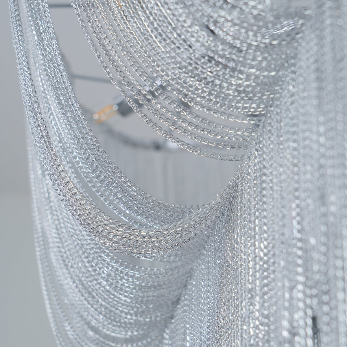 Lustre de correntes em alumínio com brilho níquel moderno Ardelella