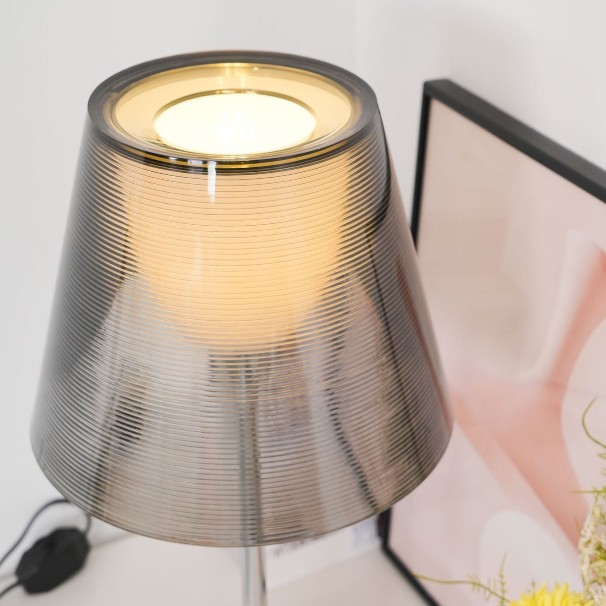Bravon bordlampe i plast