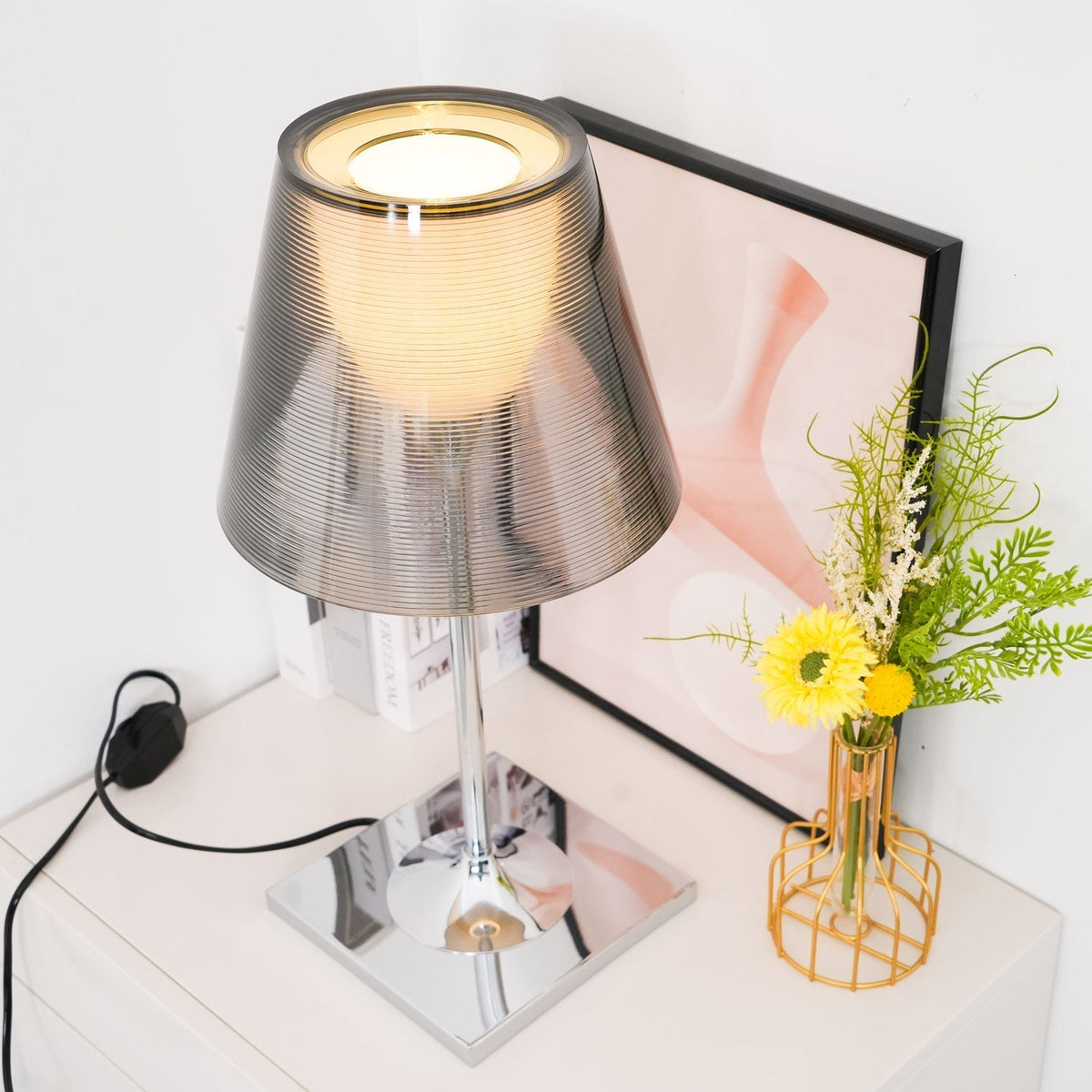Bravon bordlampe i plast