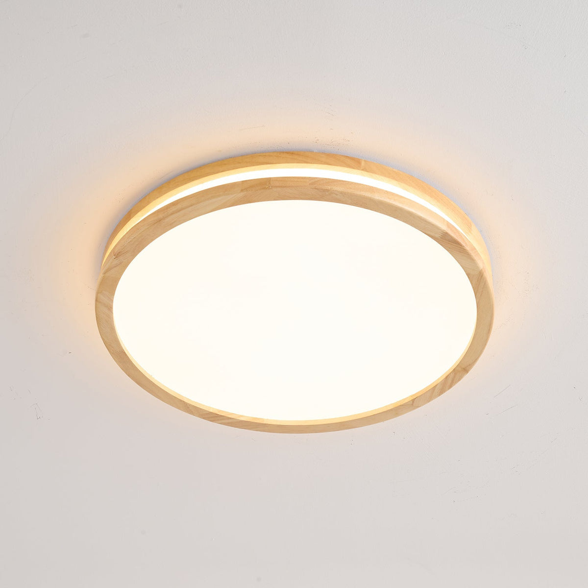 Nysilos moderne minimalistisk loftslampe i træ