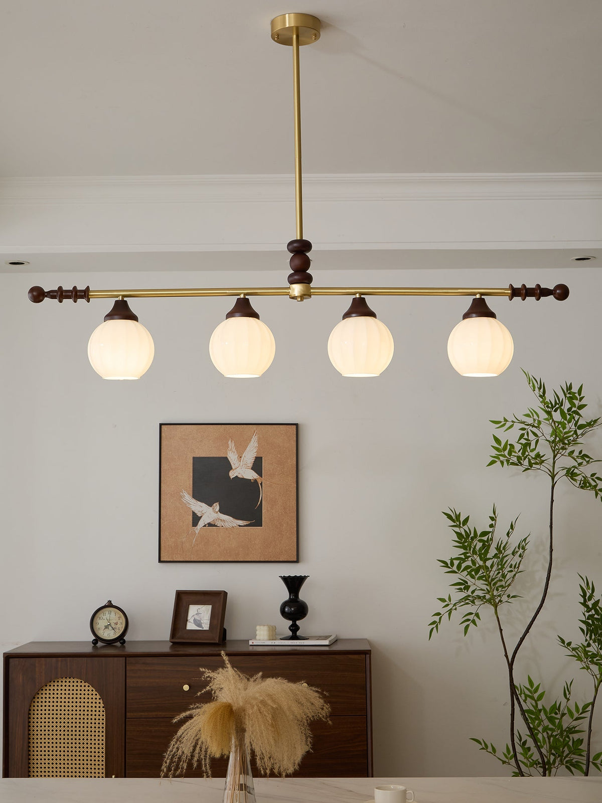 Vosolen perinteinen elegantti vintage-puukattokruunu