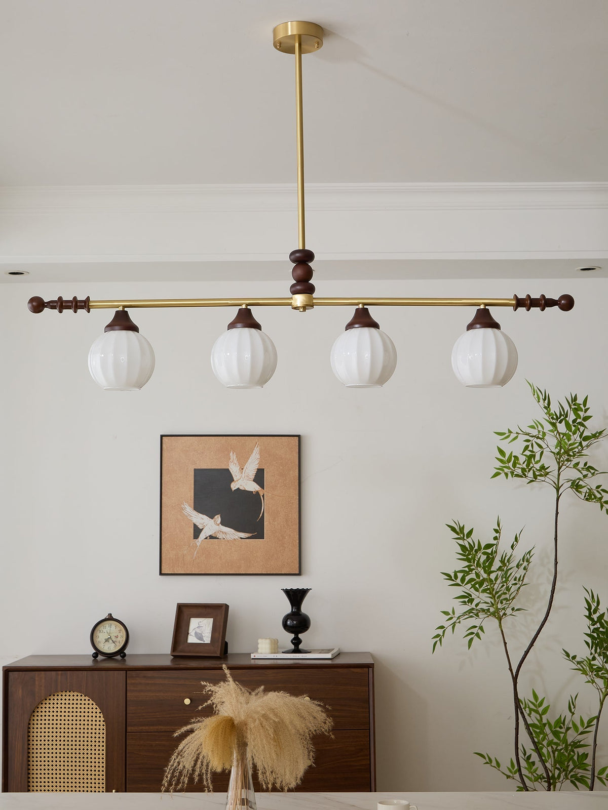 Vosolen perinteinen elegantti vintage-puukattokruunu