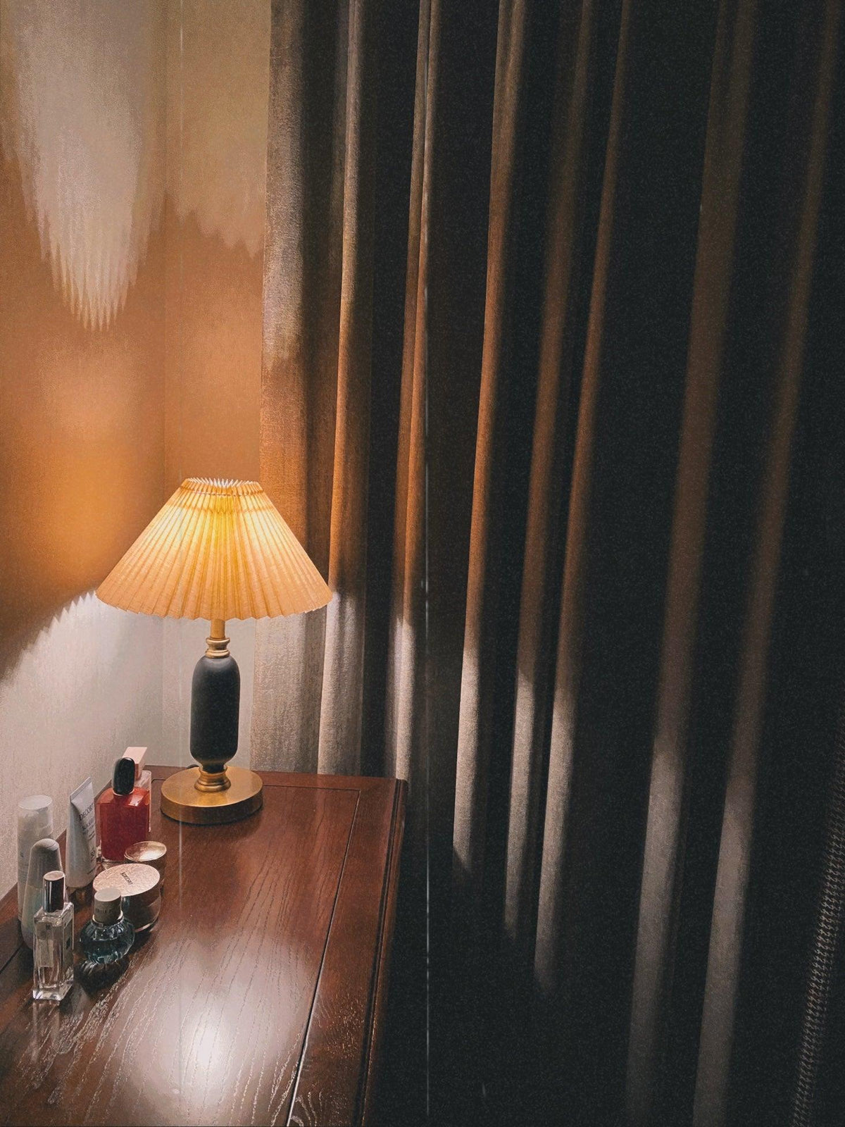 Aurmarila bordslampa i tyg