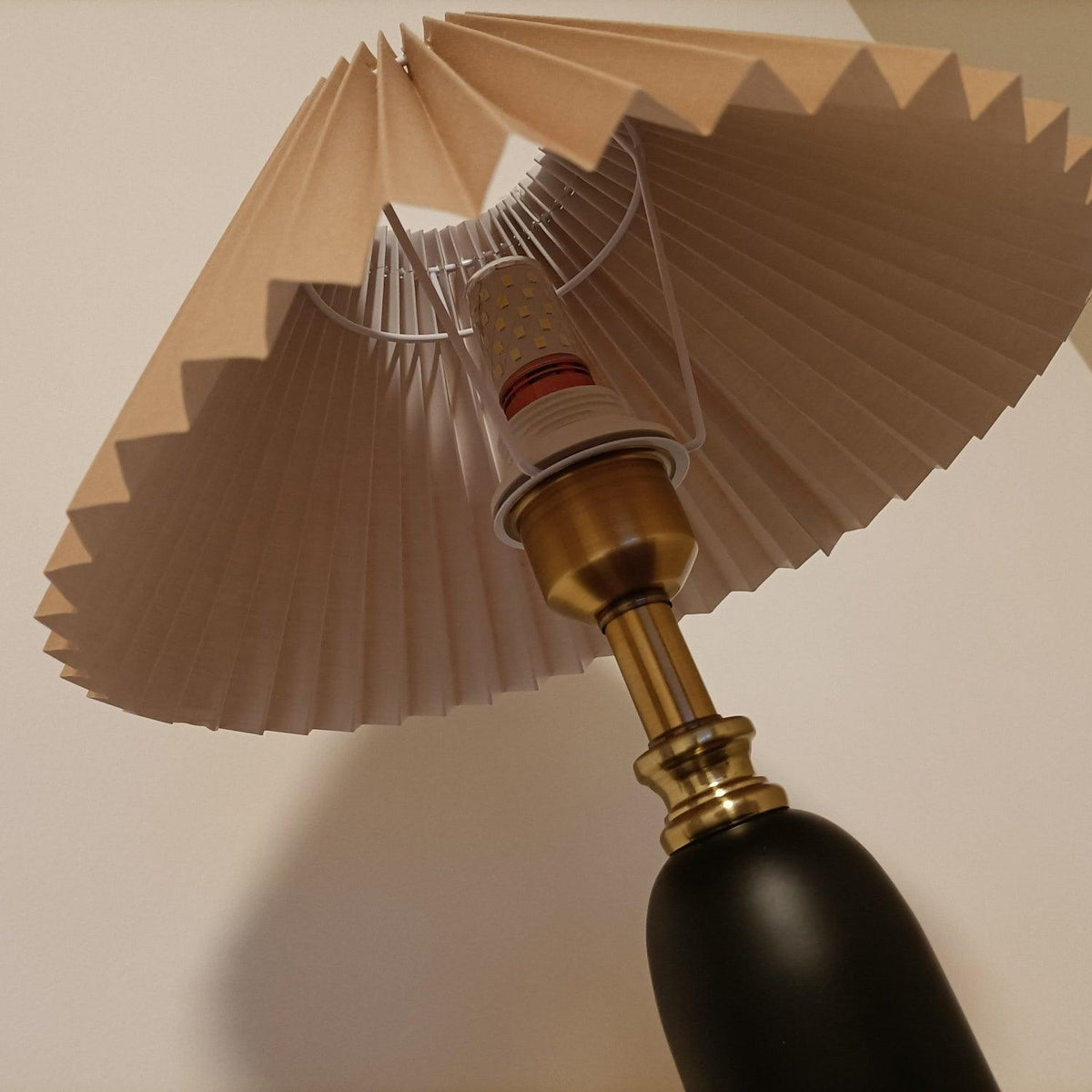 Aurmarila bordslampa i tyg