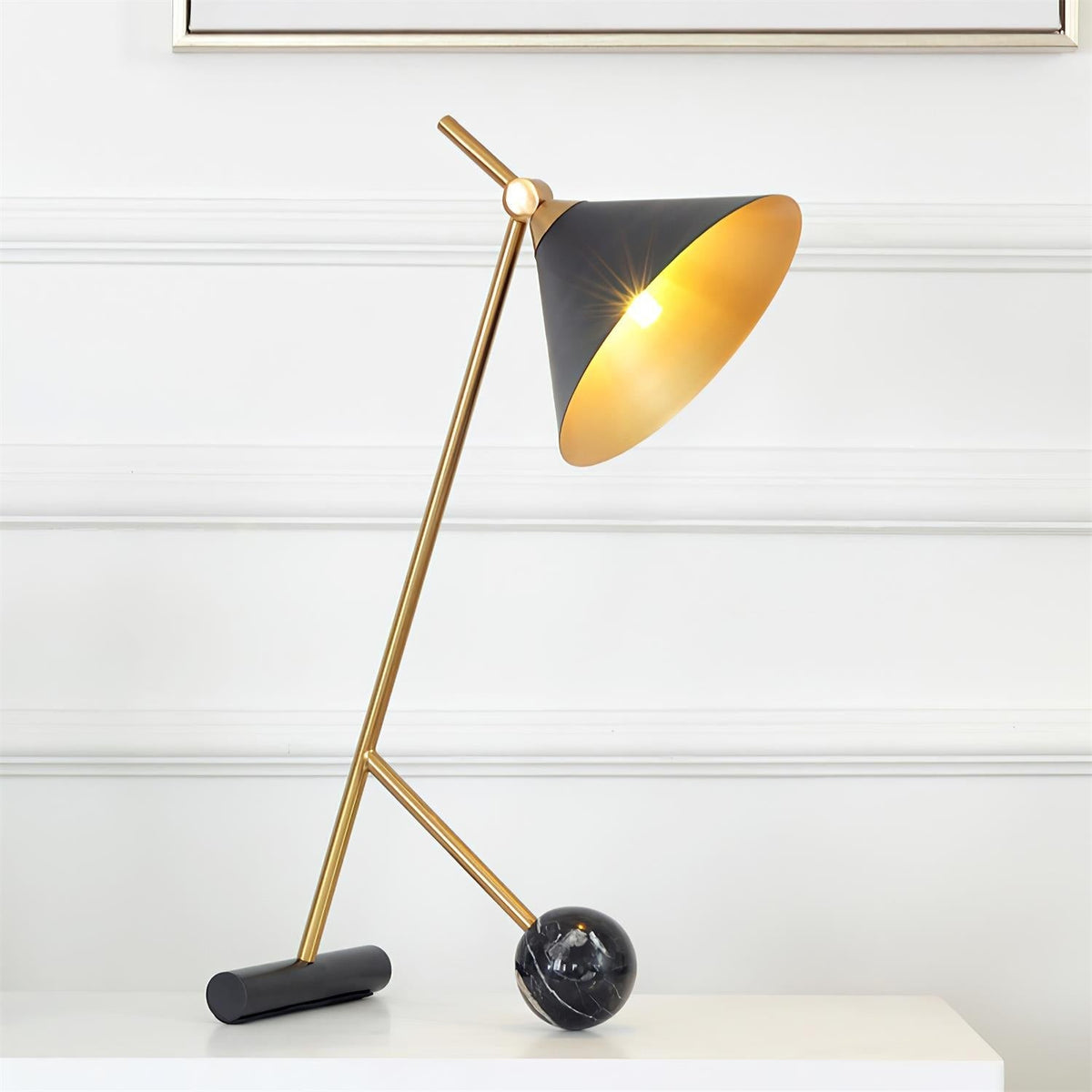 Avelo geometrisk bordlampe i marmor