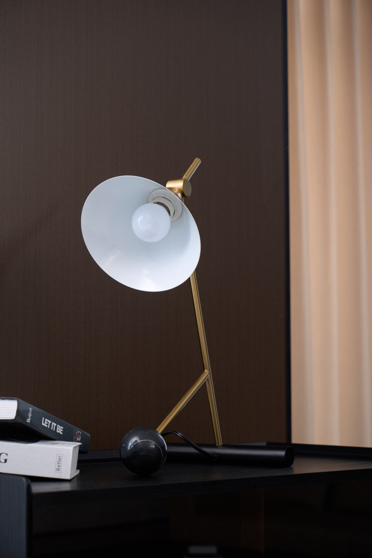 Avelo geometrisk bordlampe i marmor