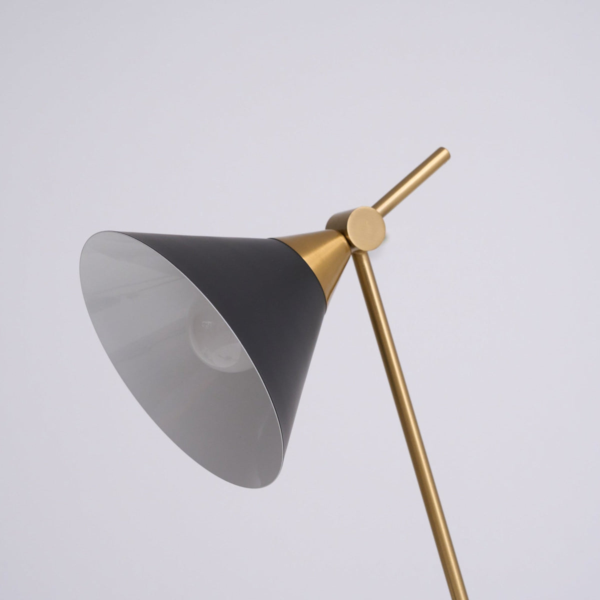 Avelo geometrisk bordlampe i marmor