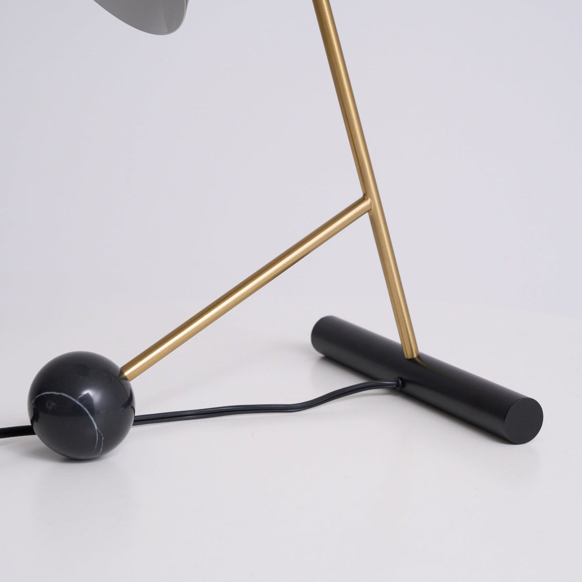 Avelo geometrisk bordlampe i marmor