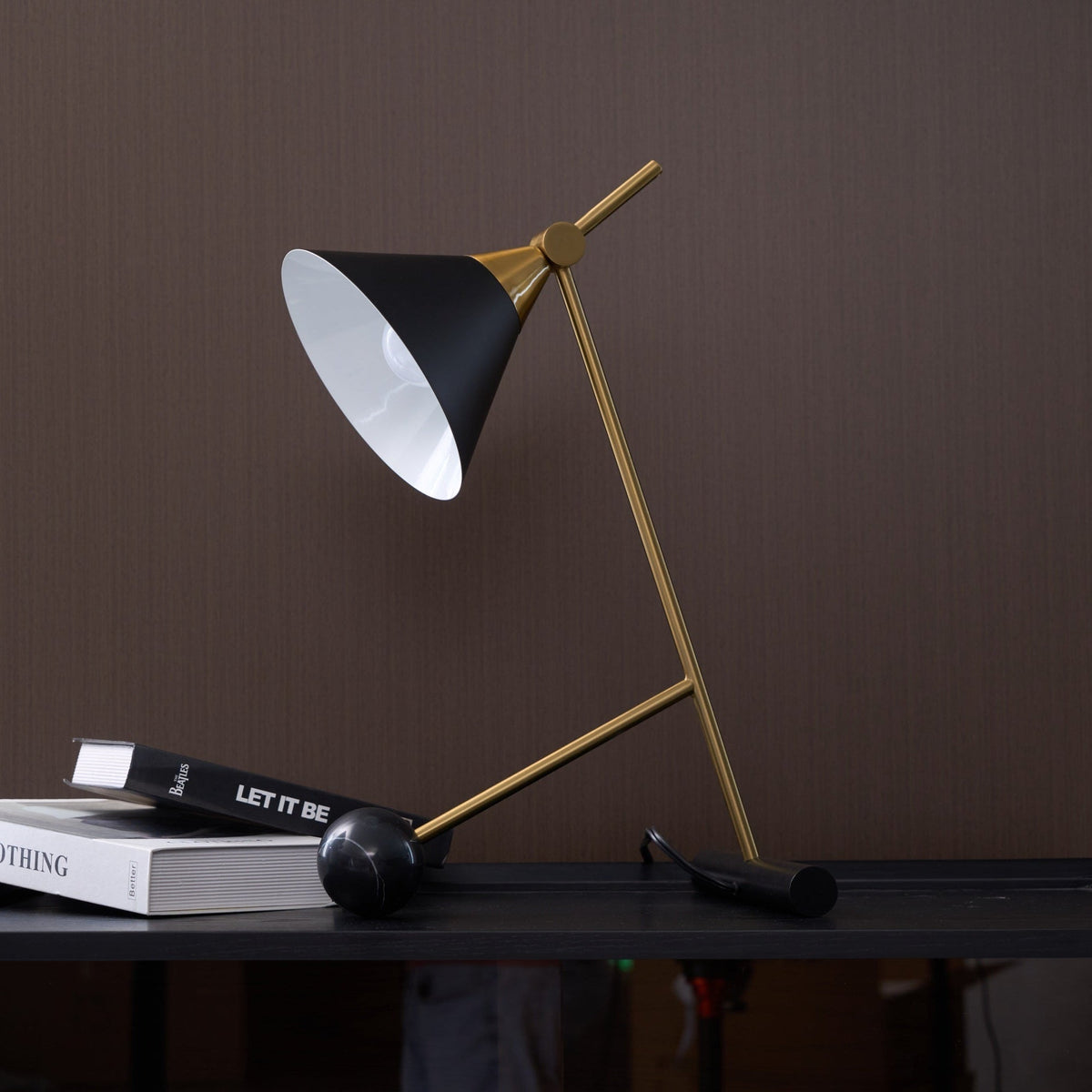 Avelo geometrisk bordlampe i marmor