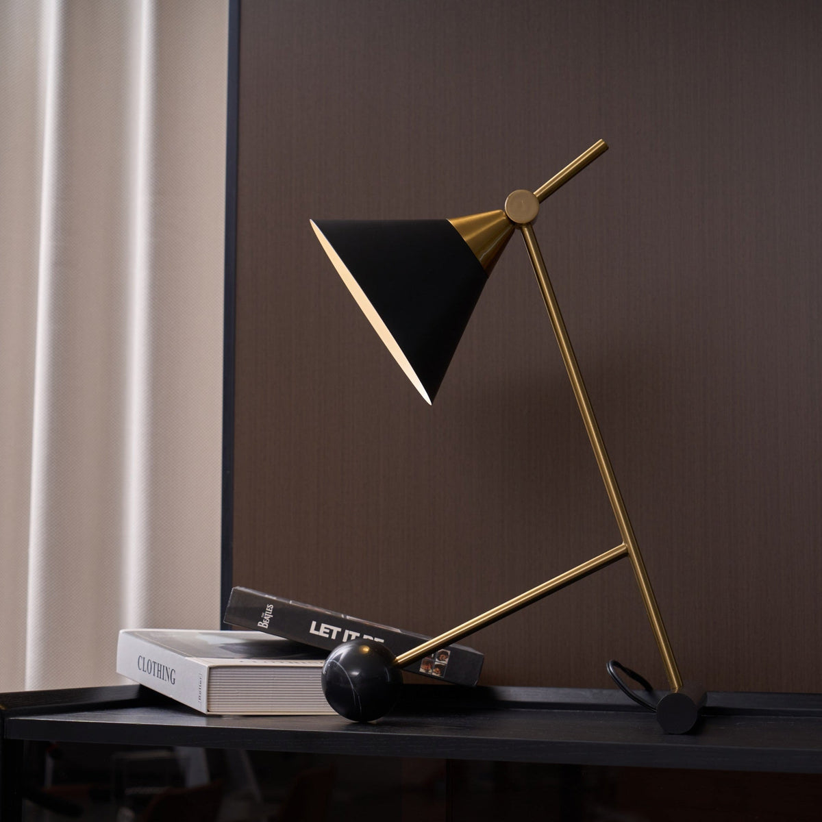 Avelo geometrisk bordlampe i marmor