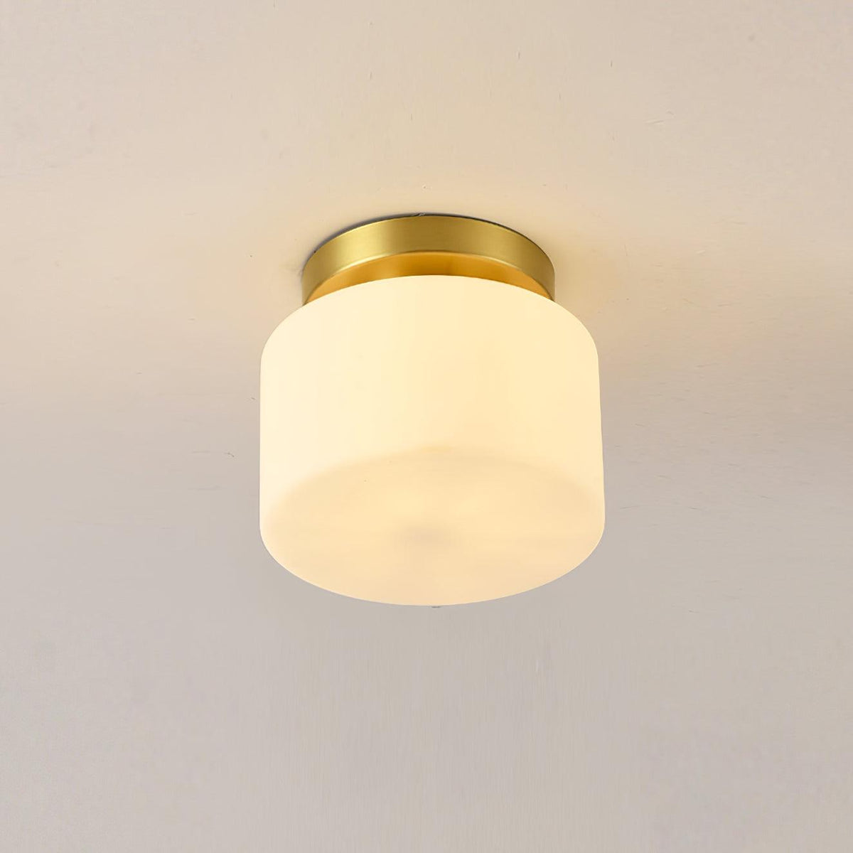 Elsilisra nordisk kunstnerisk loftslampe i messing og glas