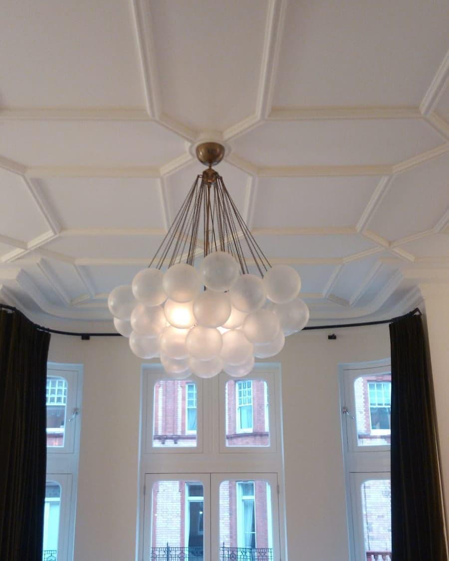 Eiririra lysekrone i bobleformet matteret glas