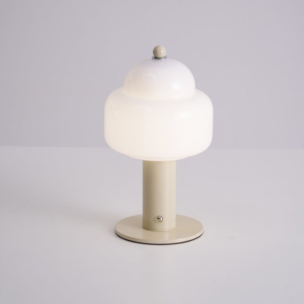 Avenaella moderne bordlampe