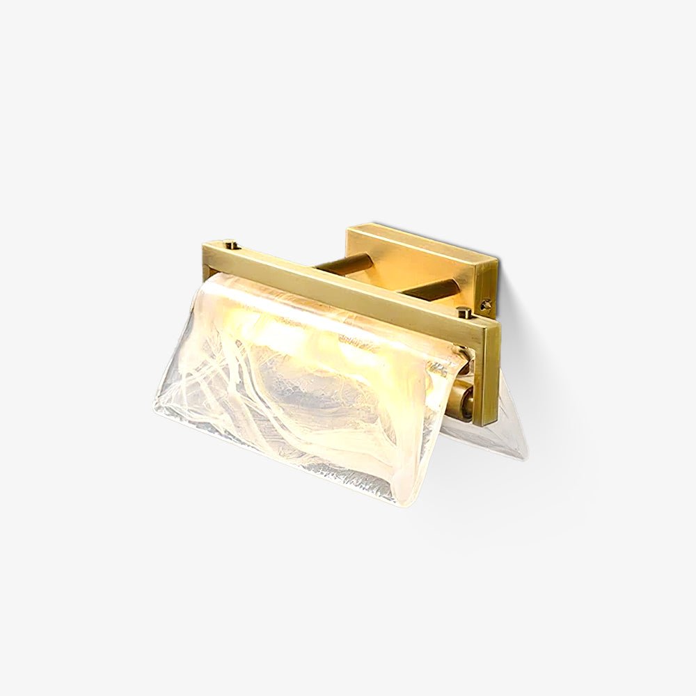 Dir nordisk konstnärlig vägglampa i mässing och glas med moln- och dimmotiv