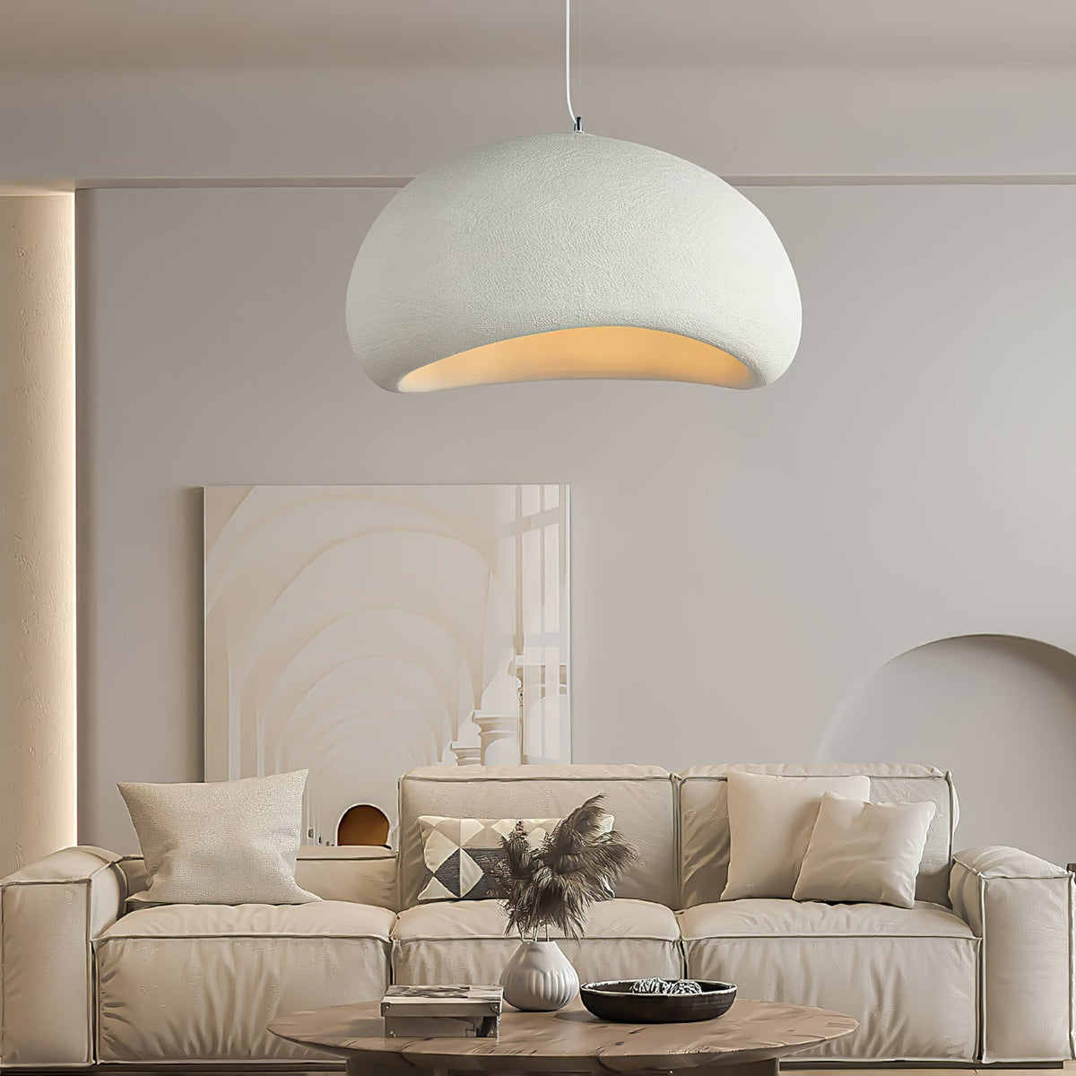 Selineria pendellampa med molnformad swag-design i wabi-sabi-stil
