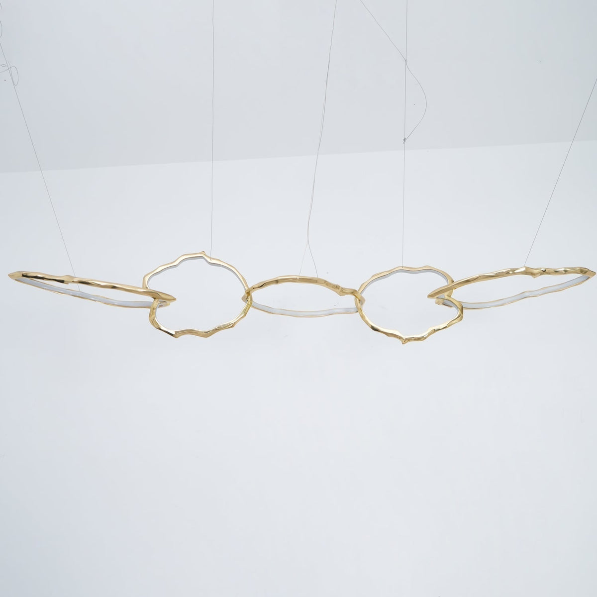 Aballs Cloud Rings-serie lysekrone i messing