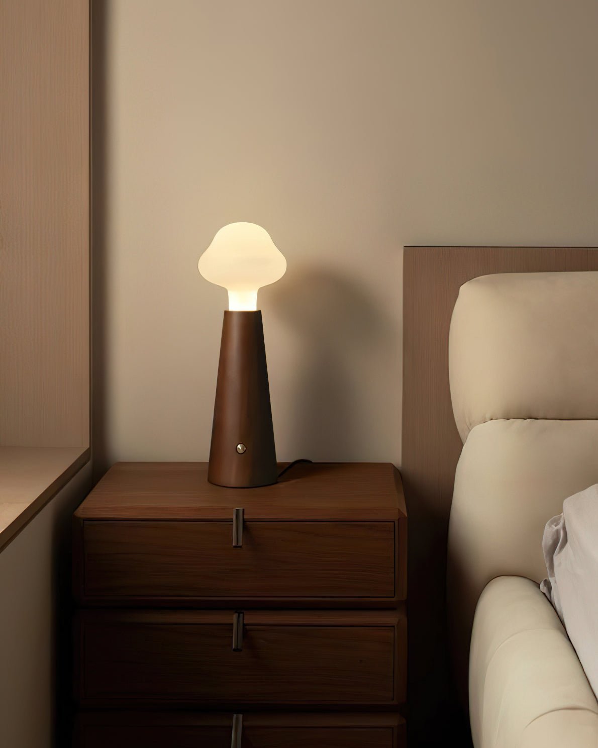 Mushio-bordlampe i træ med sky
