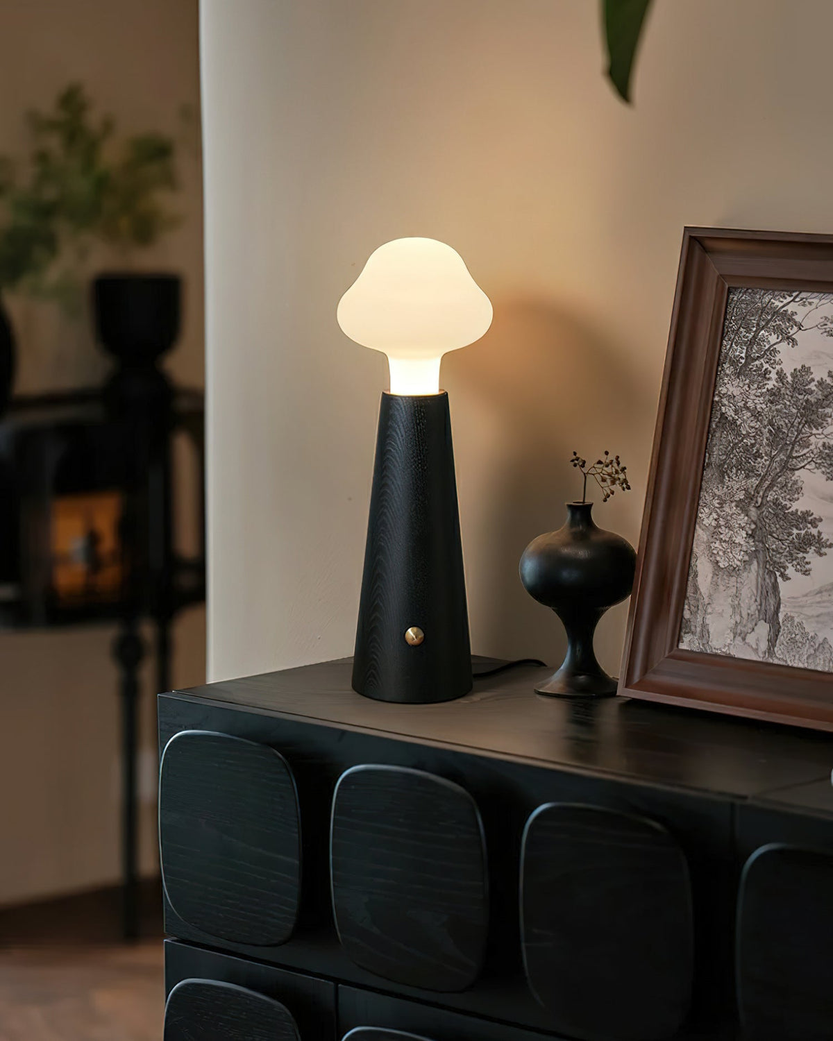 Mushio-bordlampe i træ med sky
