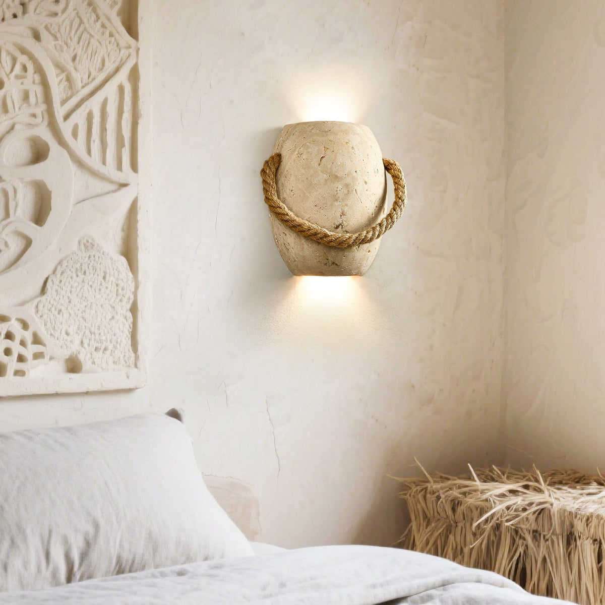 Kustinspirerad vägglampa med rep och sten