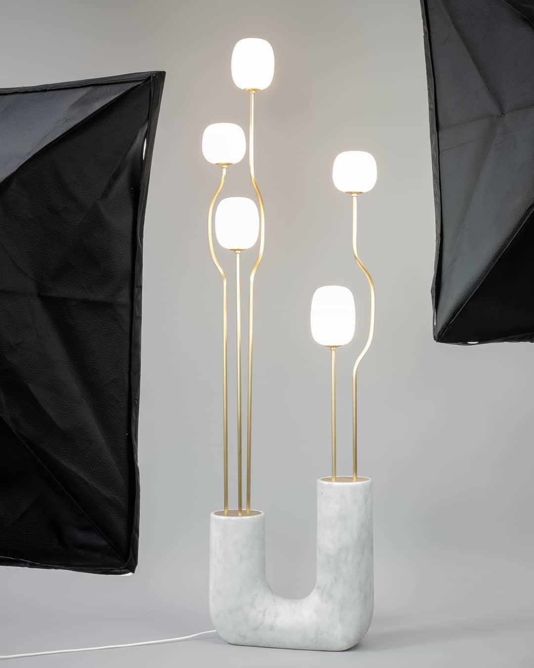 Avenoaya elegant kometgolvlampa
