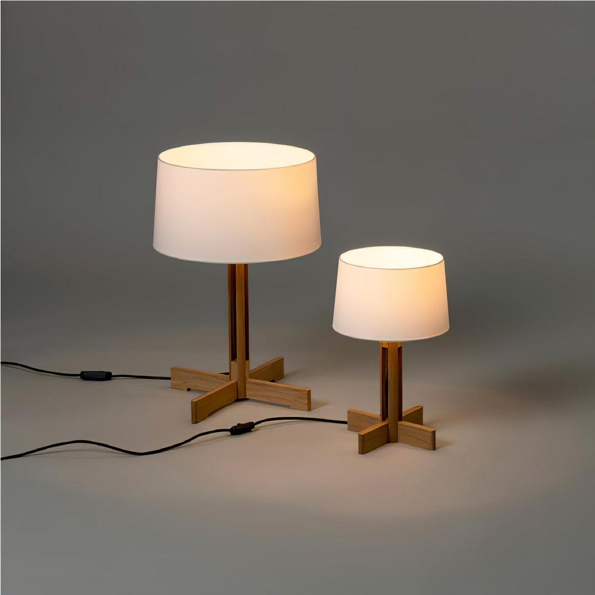 Rinivena Modern bordslampa i trä och tyg