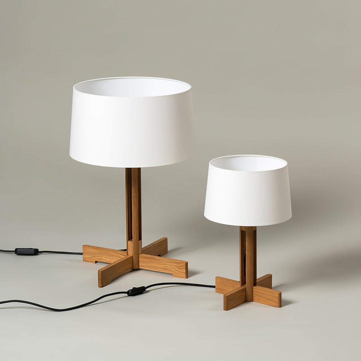 Candeeiro de mesa Rinivena em madeira e tecido Contemporary