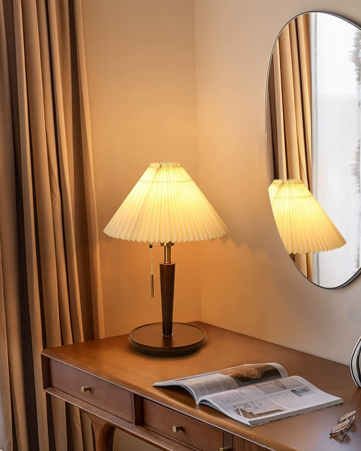 Novace bordlampe i stof og træ