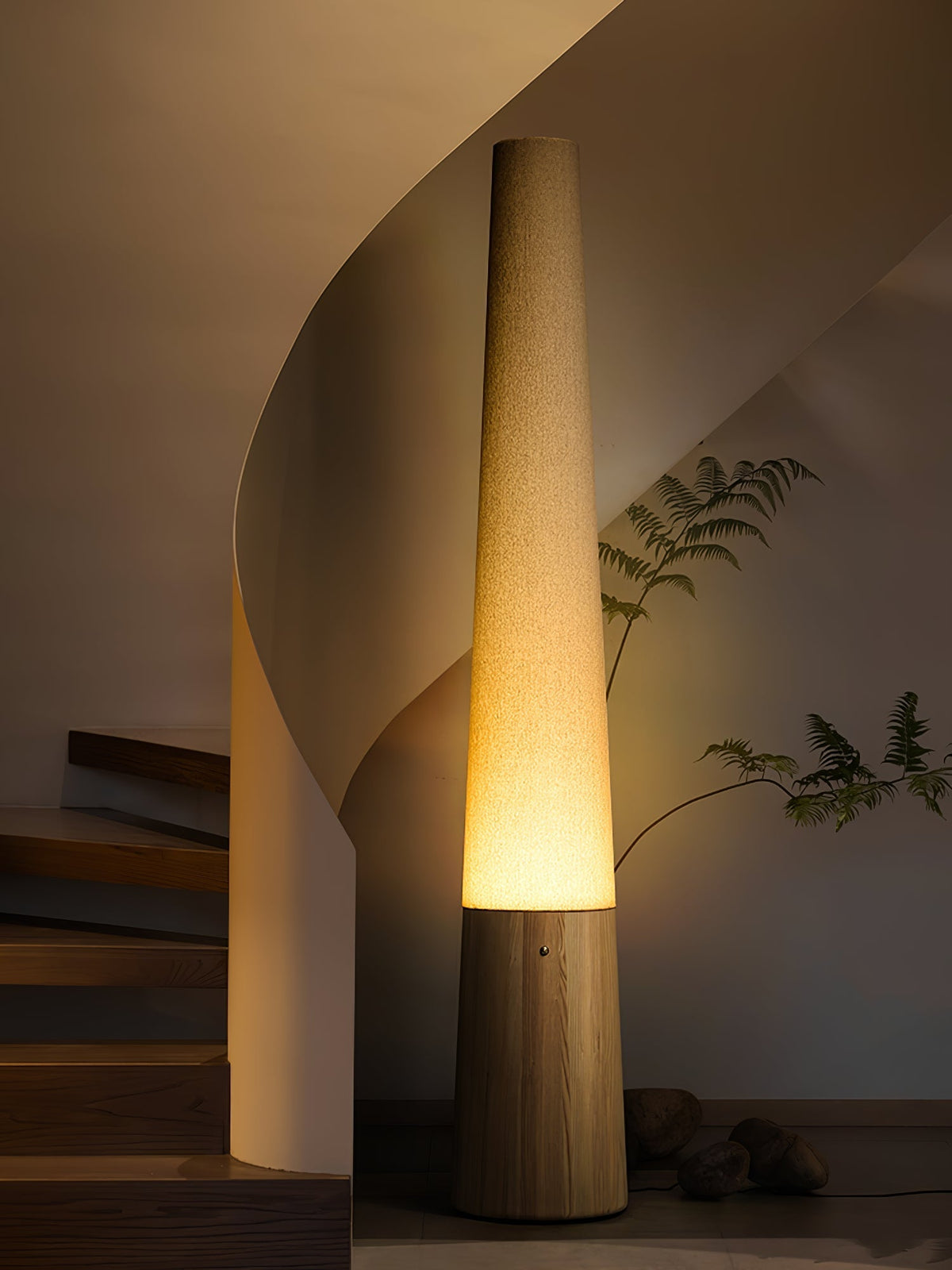 Candeeiro de pé em madeira Glow Cone