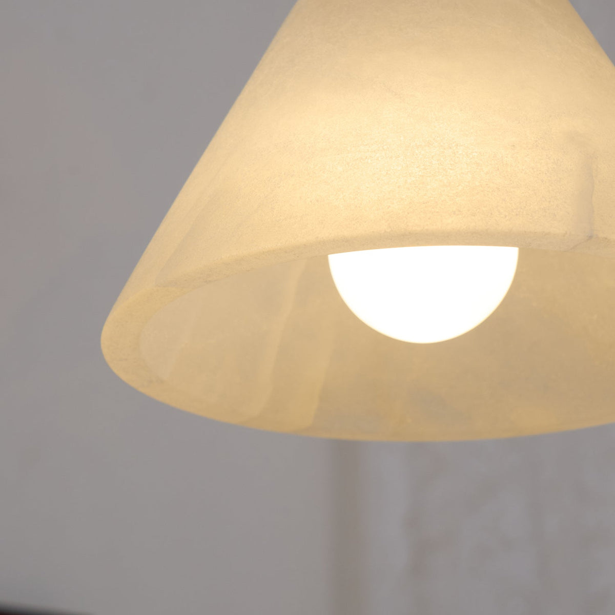 Alberise minimalistisk pendellampa i alabaster