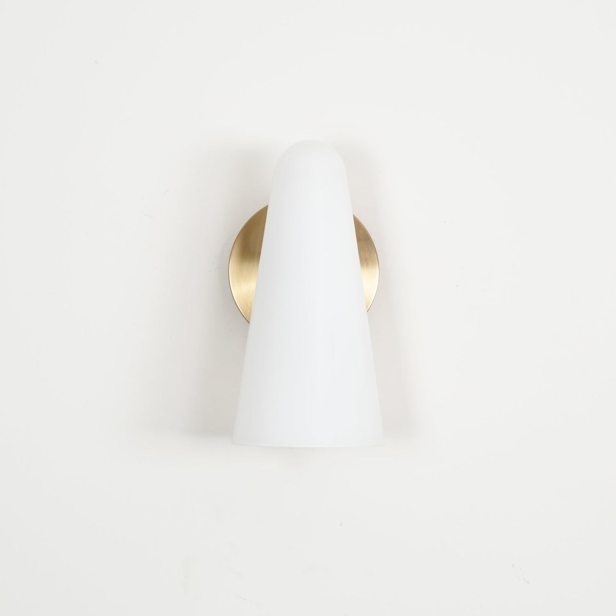 Lioririella konisk glasvägglampa