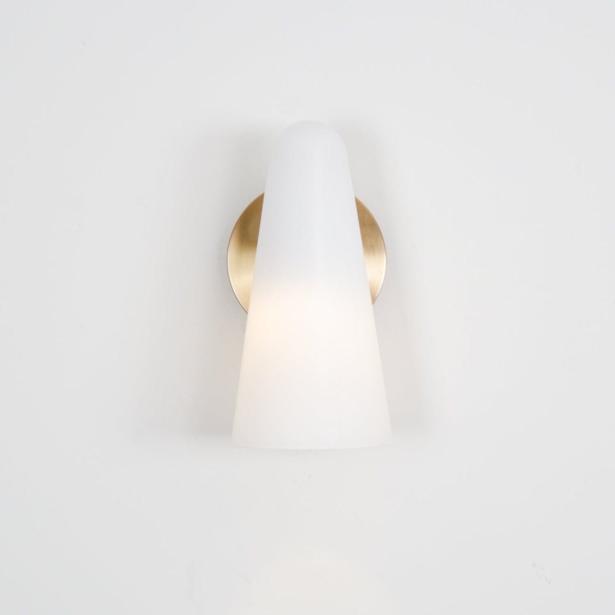 Lioririella konisk glasvägglampa
