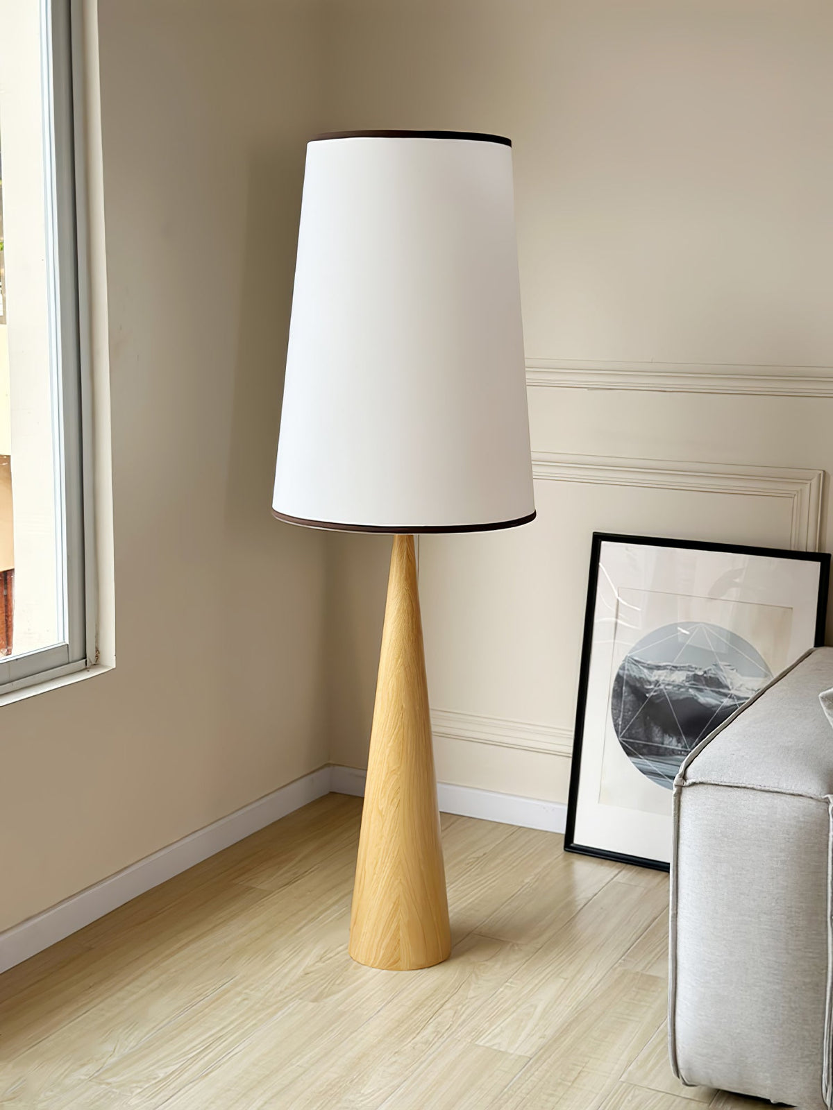 ConeLite minimalistisk konisk gulvlampe i træ