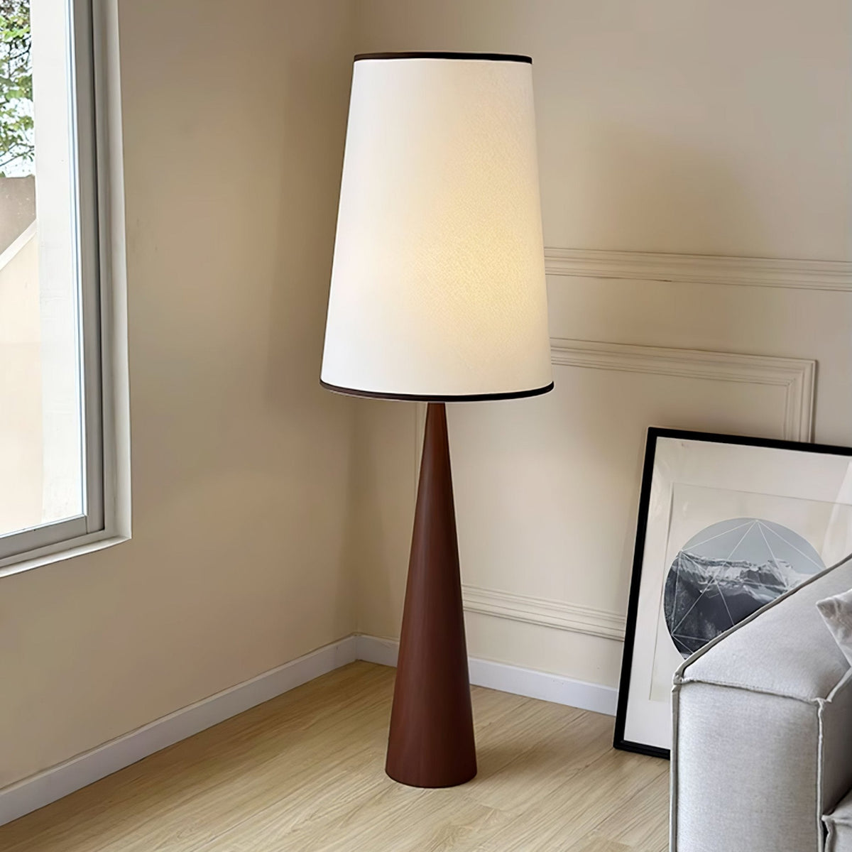 ConeLite minimalistisk konisk gulvlampe i træ